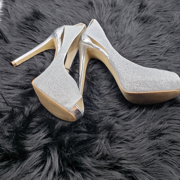 Guess Platform Heels - Picture 3 of 5